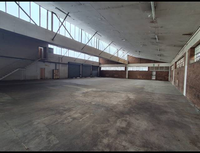 1,563M² WAREHOUSE TO LET IN BENROSE